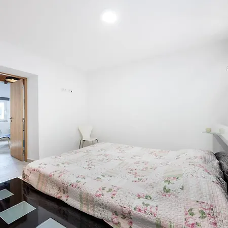 Porta 27 Apartment *