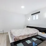 Porta 27 *